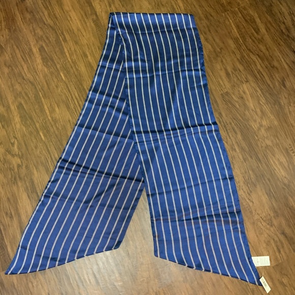 Banana Republic Strip oblong scarf - Picture 8 of 11